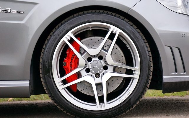 Kvalitu cestovania v aute ovplyvňujú kvalitné pneumatiky